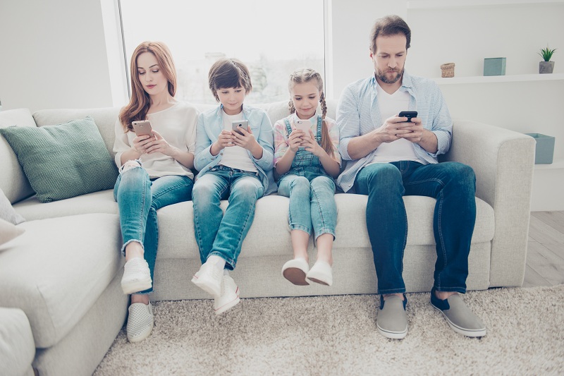 Connect With Your Family by Unplugging Phone from Your Life